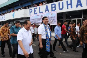 Menko Luhut B.Pandjaitan saat memberikan Pengarahan kepada peserta Musyawarah Perencanaan dan Pengembangan (Musrenbang) RKPD 2018 Provinsi Maluku tahun 2017, di KM Dorolonda, Bitung(7/4)