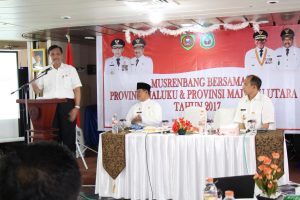 Menko Luhut B.Pandjaitan saat memberikan Pengarahan kepada peserta Musyawarah Perencanaan dan Pengembangan (Musrenbang) RKPD 2018 Provinsi Maluku tahun 2017, di KM Dorolonda, Bitung(7/4)