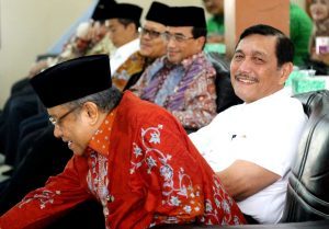 Menteri Koordinator Bidang Kemaritiman Luhut B Pandjaitan menghadiri sekaligus memberikan Keynote Speaker pada Sarasehan Pengembangan Ekonomi Umat dan Kemaritiman Indonesia (PBNU) di Pondok Pesantren As Tsaqafah Jakarta (6/4)