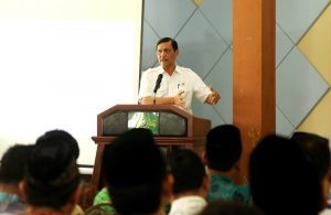 Menteri Koordinator Bidang Kemaritiman Luhut B Pandjaitan menghadiri sekaligus memberikan Keynote Speaker pada Sarasehan Pengembangan Ekonomi Umat dan Kemaritiman Indonesia (PBNU) di Pondok Pesantren As Tsaqafah Jakarta (6/4)