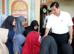 Menteri Koordinator Bidang Kemaritiman Luhut B Pandjaitan Temuai Para Santriwan/i di Pondok Pesantren As Tsaqafah Jakarta (6/4)