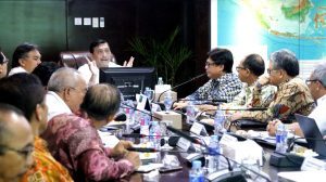 Menteri Koordinator Bidang Kemaritiman Luhut B Pandjaitan Menerima Paparan Usulan Program BPPT Tahun 2018 di Kantor Kemenko Maritim (6/4)