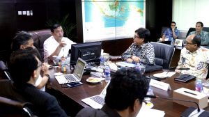 Menteri Koordinator Bidang Kemaritiman Luhut B Pandjaitan Menerima Paparan Usulan Program BPPT Tahun 2018 di Kantor Kemenko Maritim (6/4)