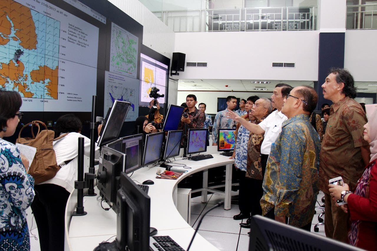 Kunker Menko Luhut ke Kantor BMKG Pusat sekaligus launching aplikasi BMKG-OFS (Ocean Forecast System) Kunker Menko Luhut ke Kantor BMKG Pusat sekaligus launching aplikasi BMKG-OFS (Ocean Forecast System)