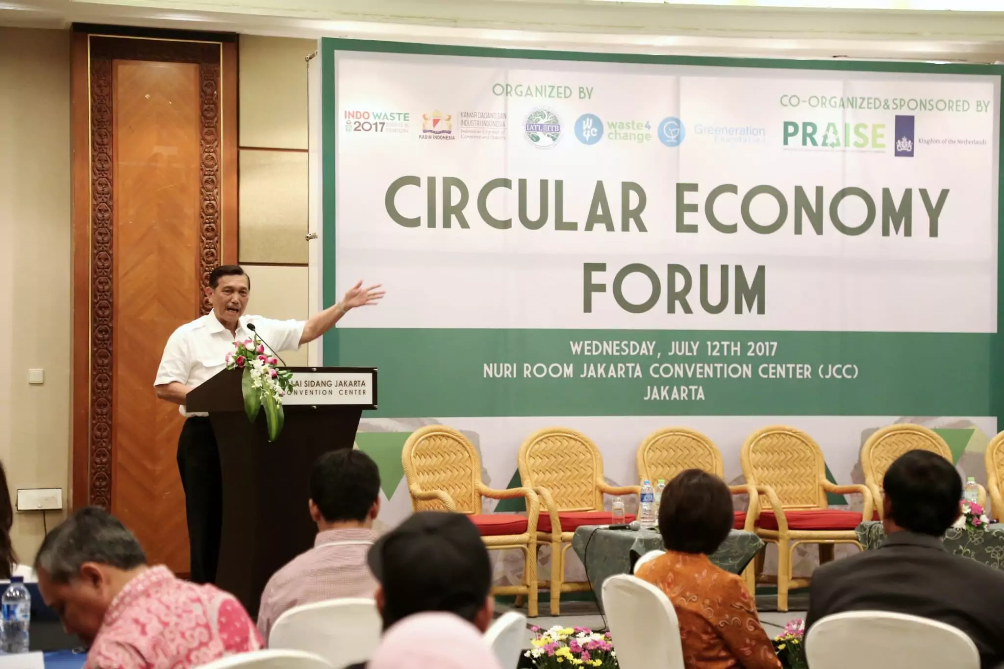 Menko Luhut Keynote Speech pada acara Circular Economy Forum Indo Waste 2017 Menko Luhut Keynote Speech pada acara Circular Economy Forum Indo Waste 2017