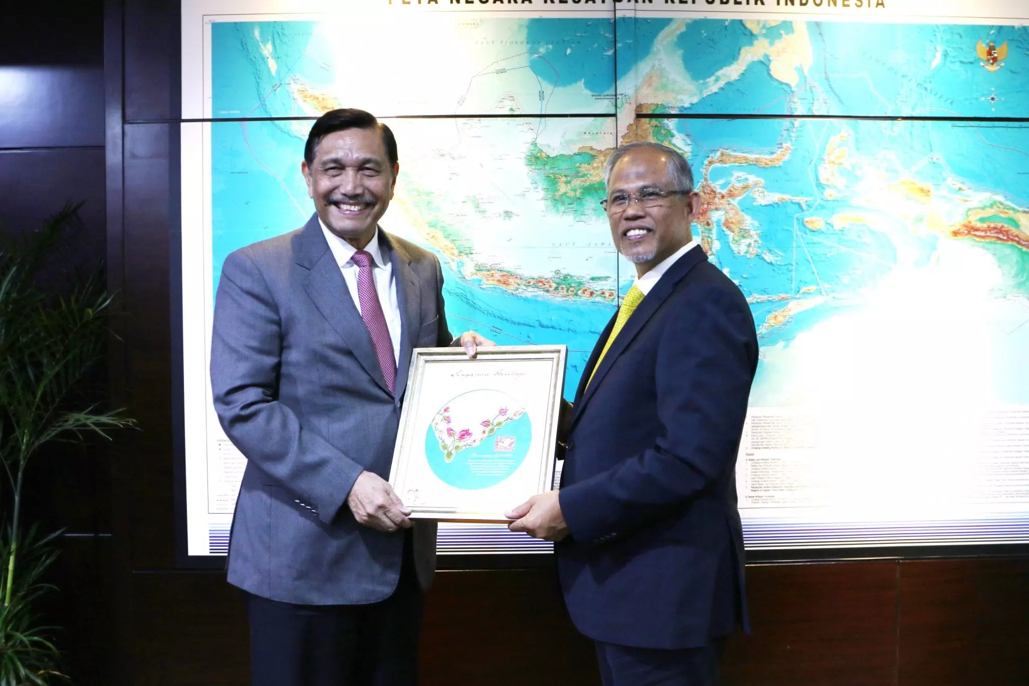 Menko Maritim Luhut Pandjaitan Menerima Audiensi Menteri Lingkungan Hidup dan Sumber Daya Air Singapura Menko Maritim Luhut Pandjaitan Menerima Audiensi Menteri Lingkungan Hidup dan Sumber Daya Air Singapura