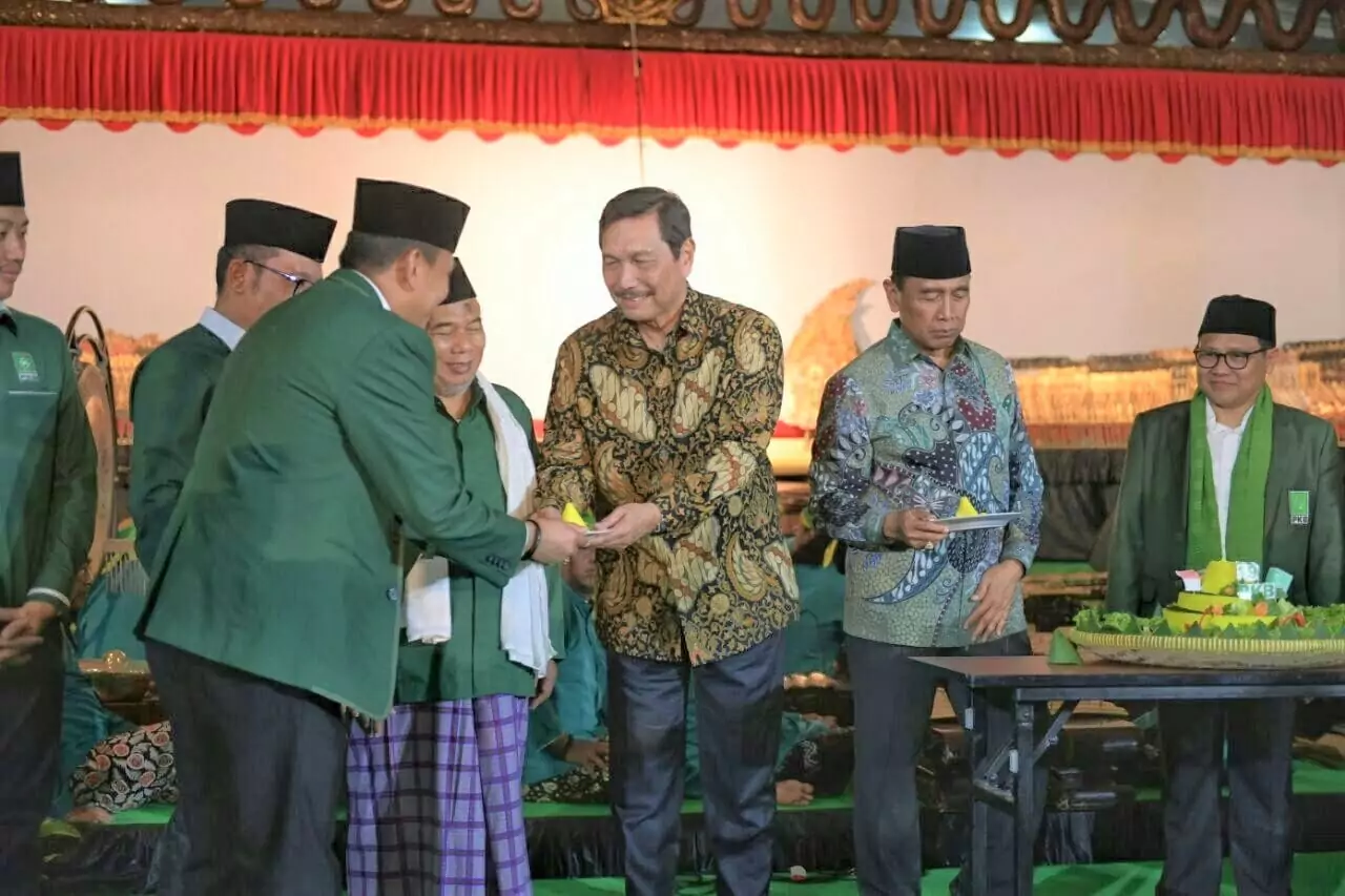Menko Luhut Hadiri Tasyakuran Hari Lahir Ke-19 PKB Menko Luhut Hadiri Tasyakuran Hari Lahir Ke-19 PKB