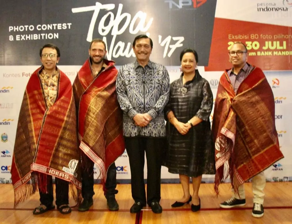 Menko Luhut Hadiri Penutupan Toba Nauli 17 Photo Contest & Exhibition 2017 di Museum Bank Mandiri Menko Luhut Hadiri Penutupan Toba Nauli 17 Photo Contest & Exhibition 2017 di Museum Bank Mandiri