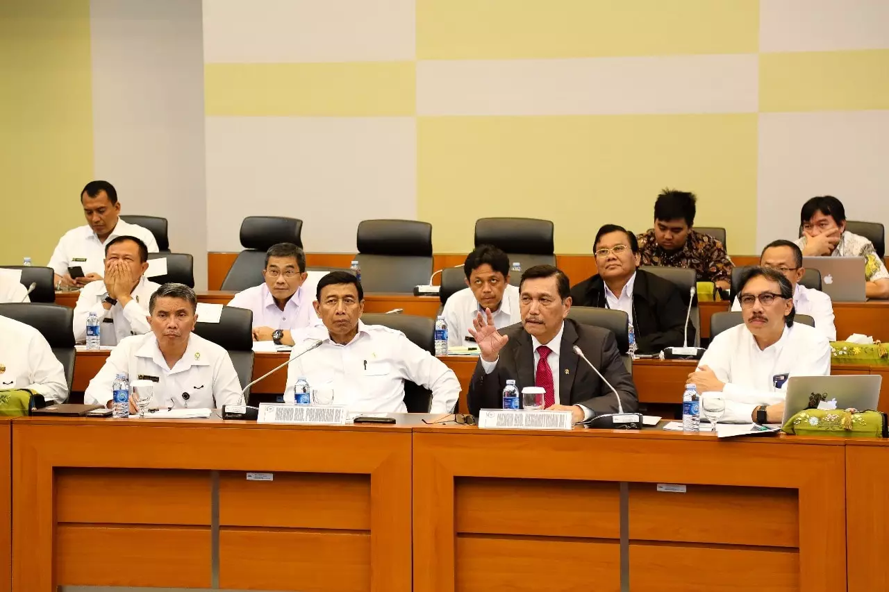 Menko Luhut Hadiri Rapat Kerja Banggar di DPR RI Menko Luhut Hadiri Rapat Kerja Banggar di DPR RI