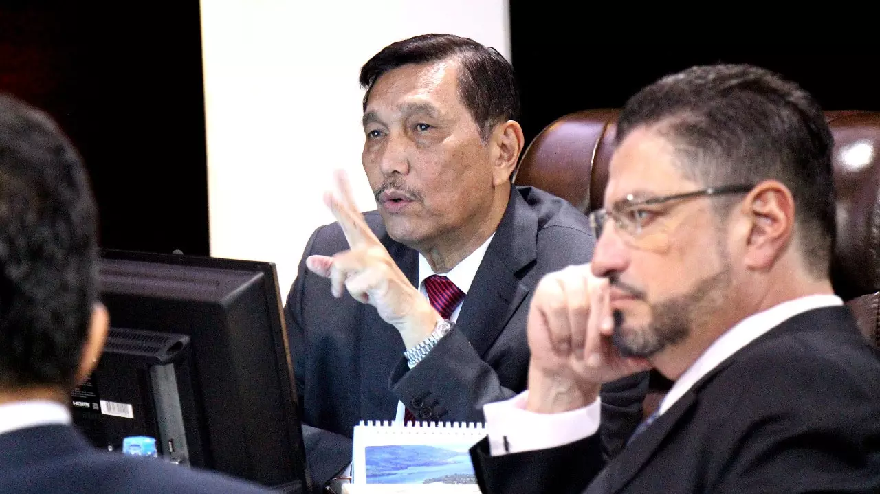 Menko Luhut Pimpin Rakor Bali Transport Study dan Update WB Projects Menko Luhut Pimpin Rakor Bali Transport Study dan Update WB Projects