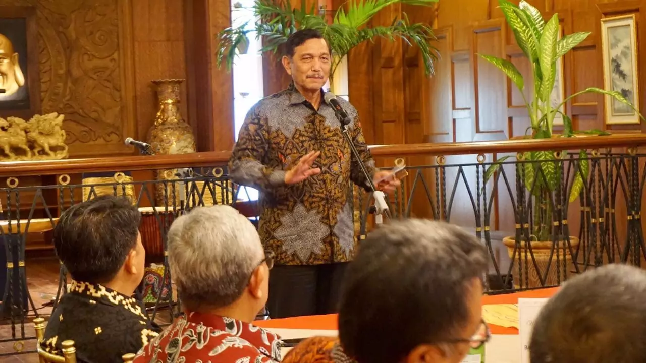 Menko Maritim Luhut B. Pandjaitan menghadiri Working Dinner antara Gubernur BI, Pemerintah Pusat dan Pemerintah Daerah di Grand Senyiur Balikpapan Menko Maritim Luhut B. Pandjaitan menghadiri Working Dinner antara Gubernur BI, Pemerintah Pusat dan Pemerintah Daerah di Grand Senyiur Balikpapan