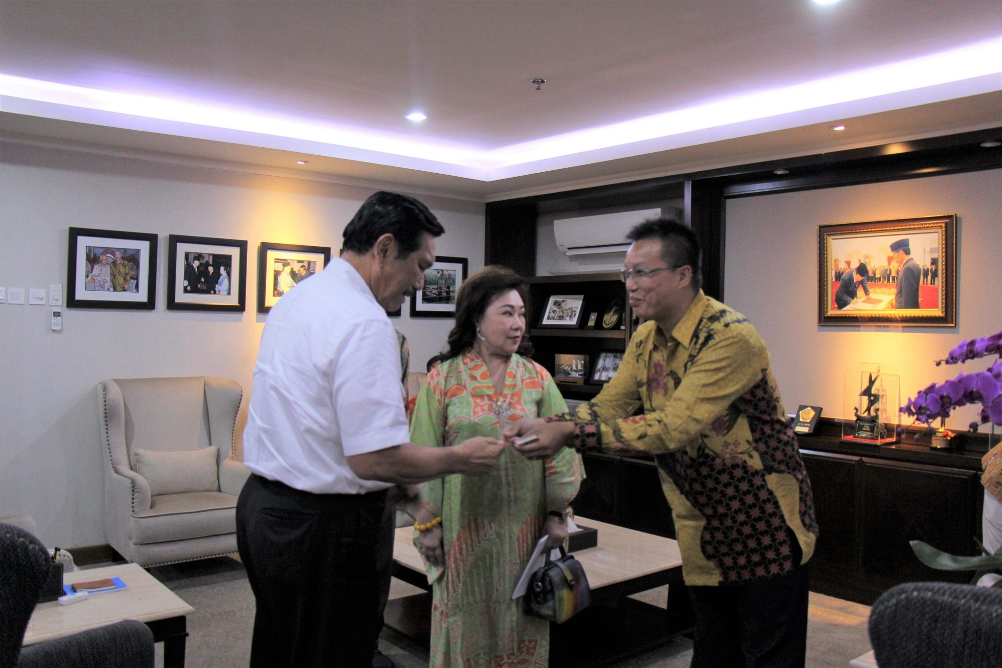 Menko Luhut Rapat Bersama Strong Group China dan Diaspora Indonesia di China