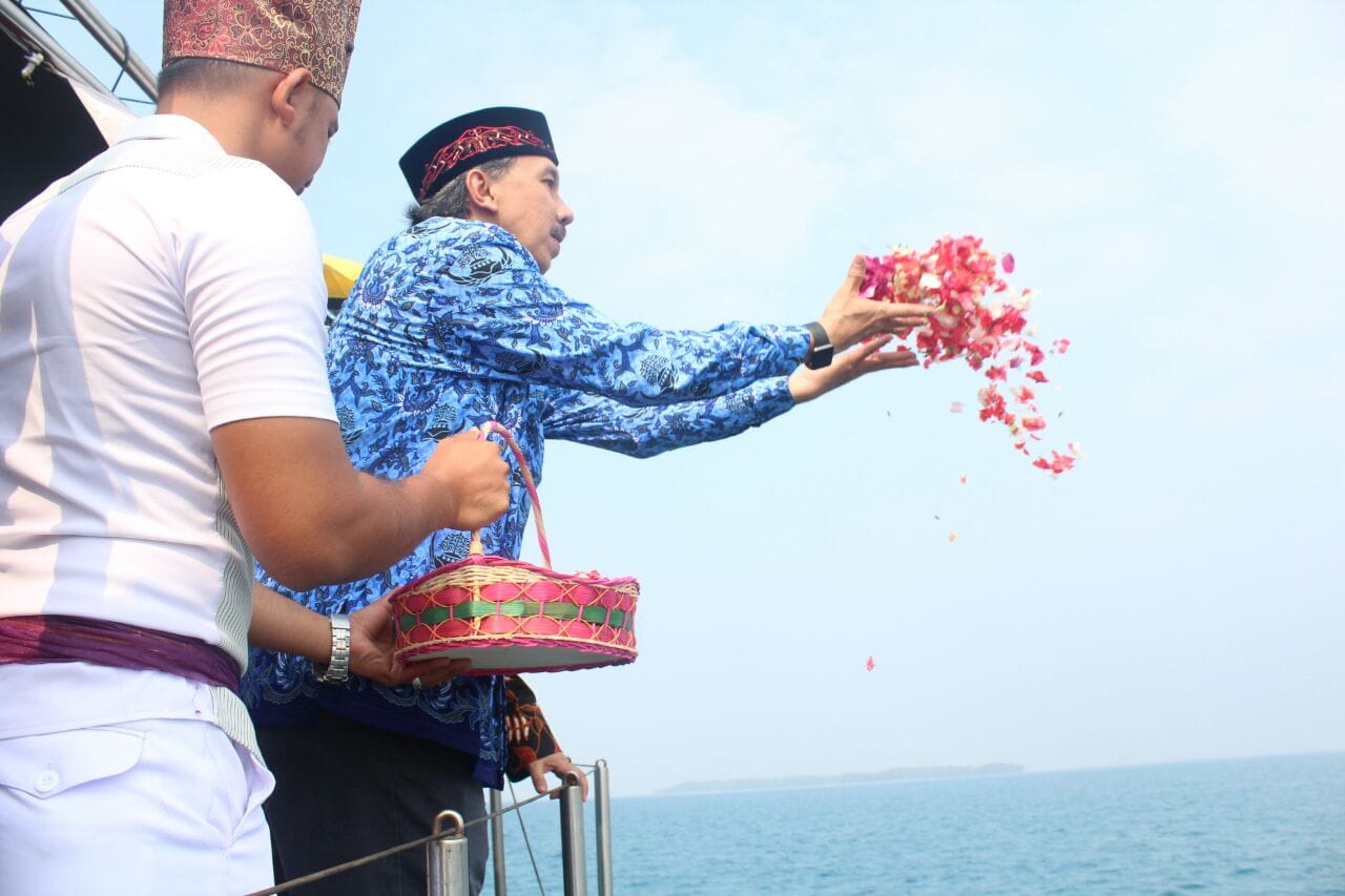 Usai Upacara HUT RI Ke-72, Deputi Kemenko Maritim Tabur Bunga hingga Pelepasan Penyu di Sekitar P. Seribu
