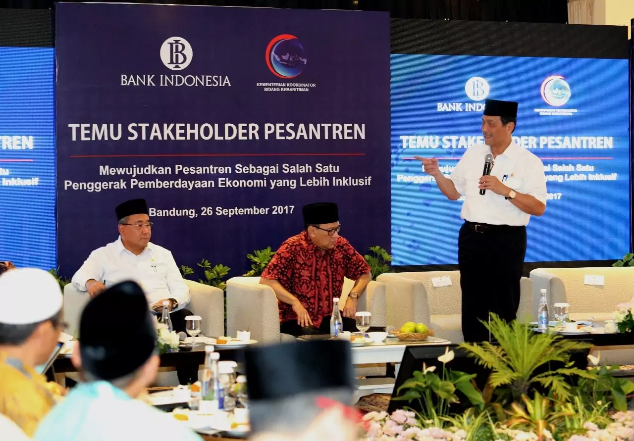 Menko Luhut Temu Stakeholder Pesantren di Bandung Menko Luhut Temu Stakeholder Pesantren di Bandung