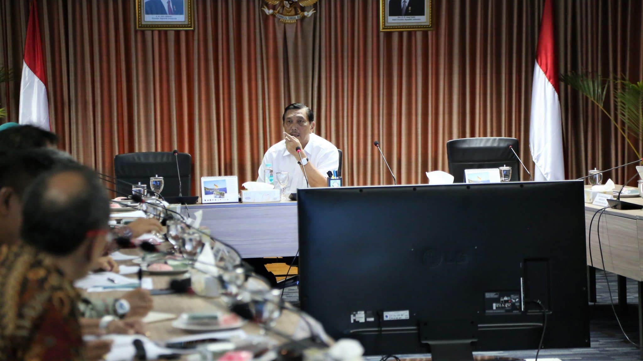 Menko Luhut Rapat Khusus Penyelesaian Bandara Internasional Jawa Barat (BIJB)