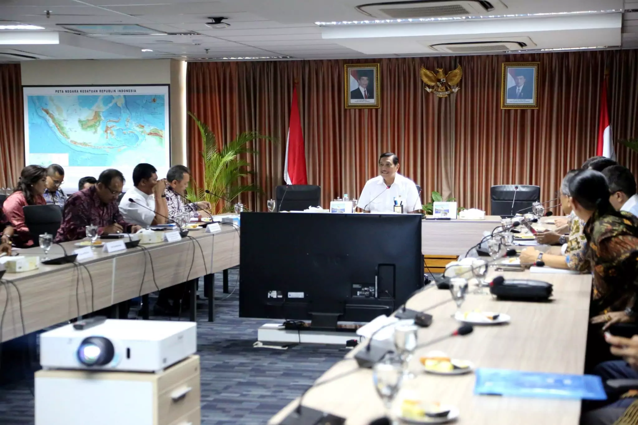 Menko Luhut Pimpin Rakor Pembangunan Infrastruktur Terpadu Bali Menko Luhut Pimpin Rakor Pembangunan Infrastruktur Terpadu Bali