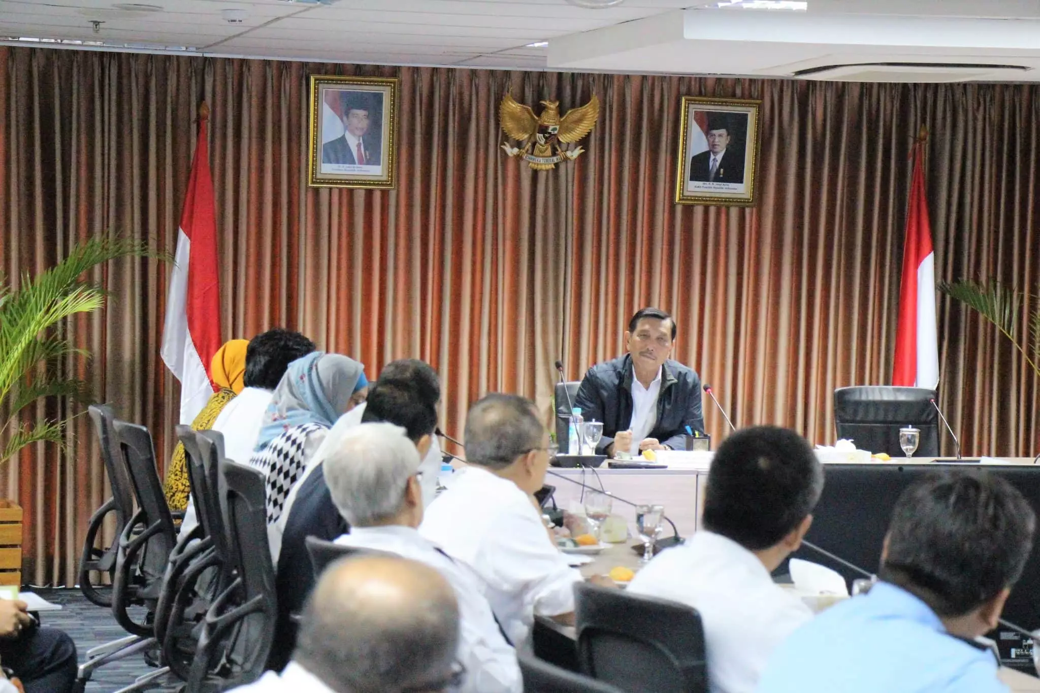 Menko Luhut Rakor Perbaikan Kesiapan Bandara Internasional Silangit Menko Luhut Rakor Perbaikan Kesiapan Bandara Internasional Silangit