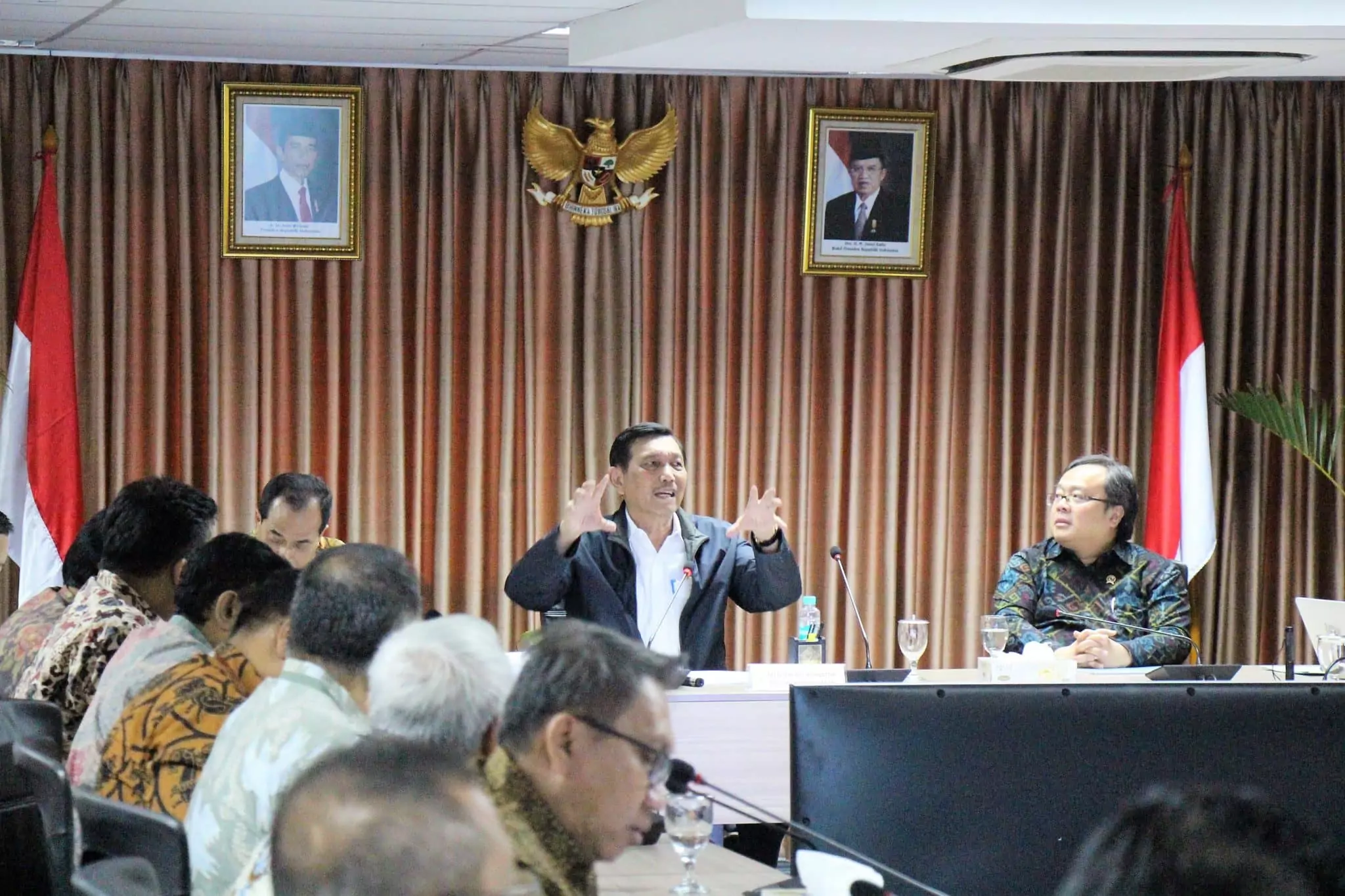 Menko Luhut Rakor Belt Road Initiative di Kantor Maritim Menko Luhut Rakor Belt Road Initiative di Kantor Maritim