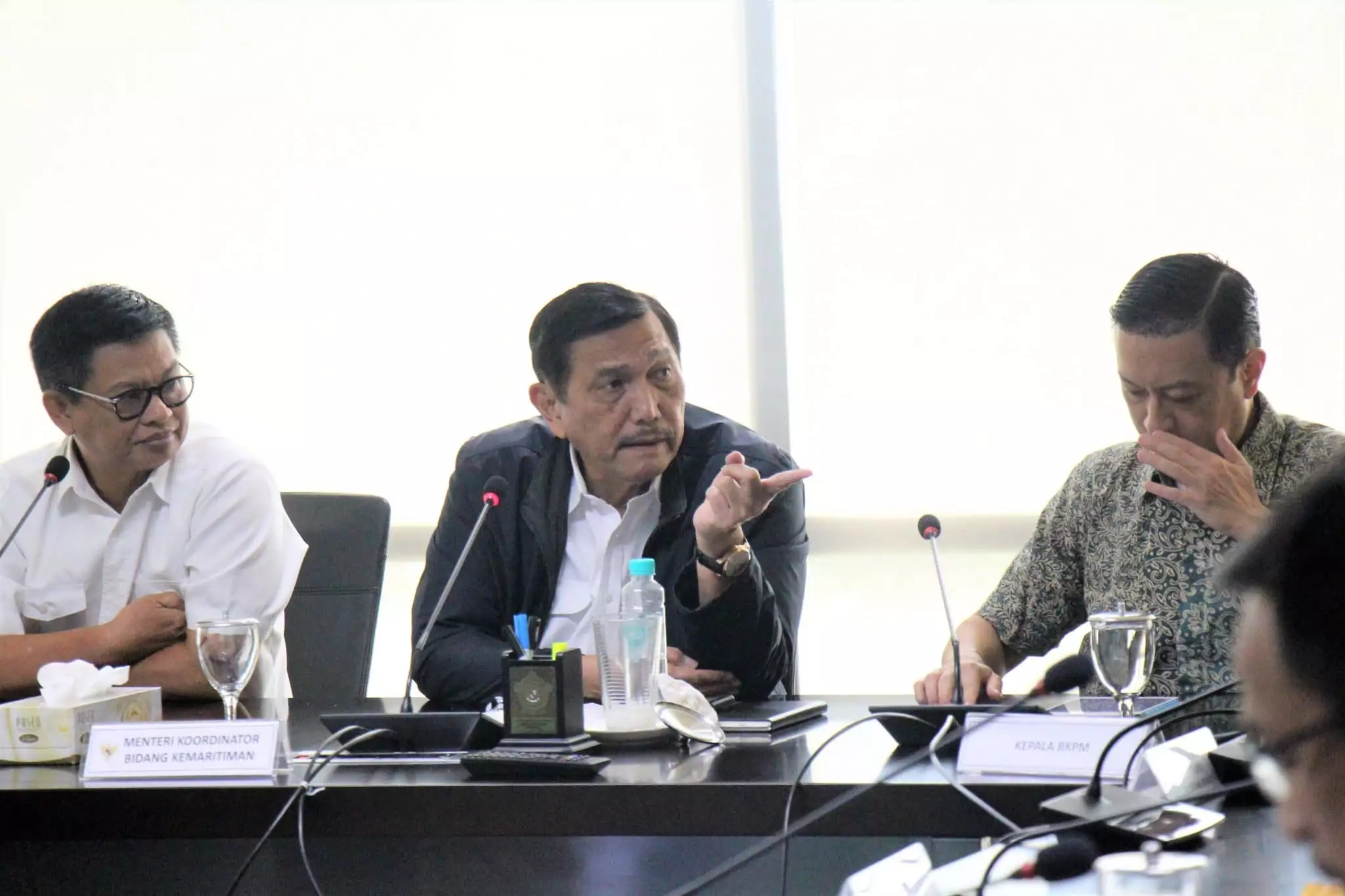 Menko Luhut Rakor Pembahasan Kaltara di Kantor Maritim Menko Luhut Rakor Pembahasan Kaltara di Kantor Maritim