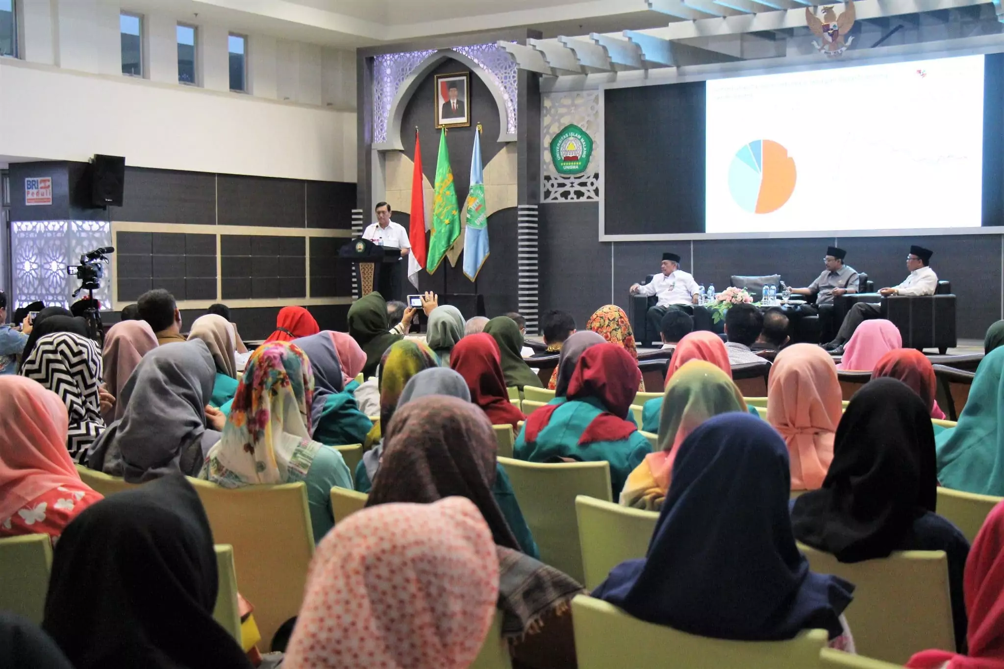 Menko Luhut Mengisi Sarasehan Kebangsaan di Universitas Islam Malang (Unisma) Menko Luhut Mengisi Sarasehan Kebangsaan di Universitas Islam Malang (Unisma)