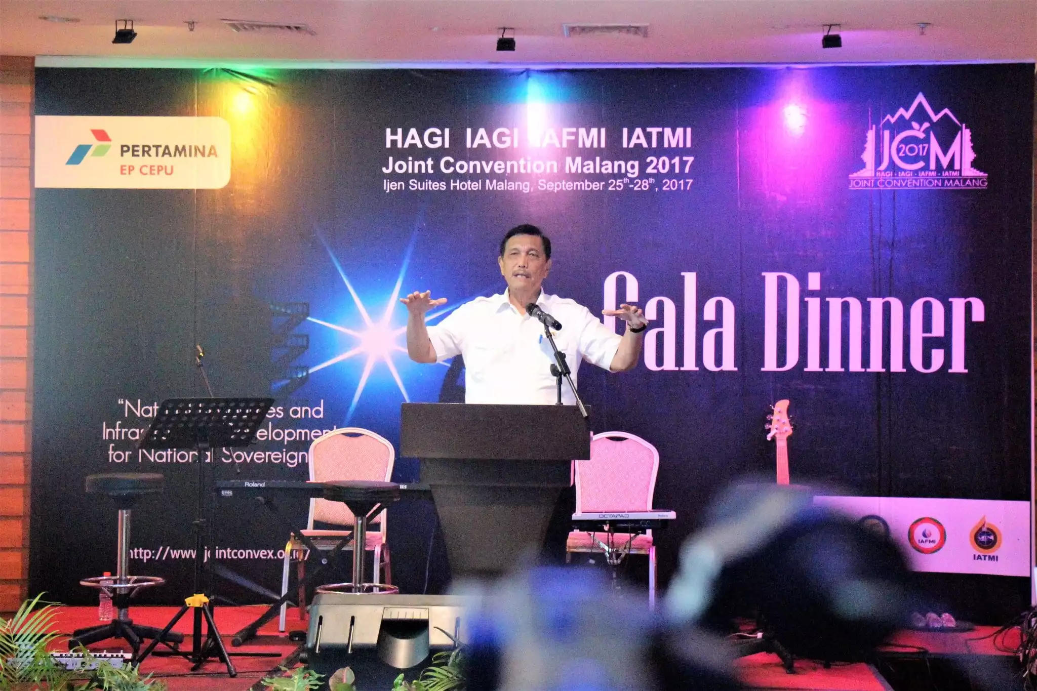 Menko Luhut Menghadiri Ice Breaking Night HAGI-IAGI-IAFMI-IATMI Joint Convention Malang 2017 Menko Luhut Menghadiri Ice Breaking Night HAGI-IAGI-IAFMI-IATMI Joint Convention Malang 2017