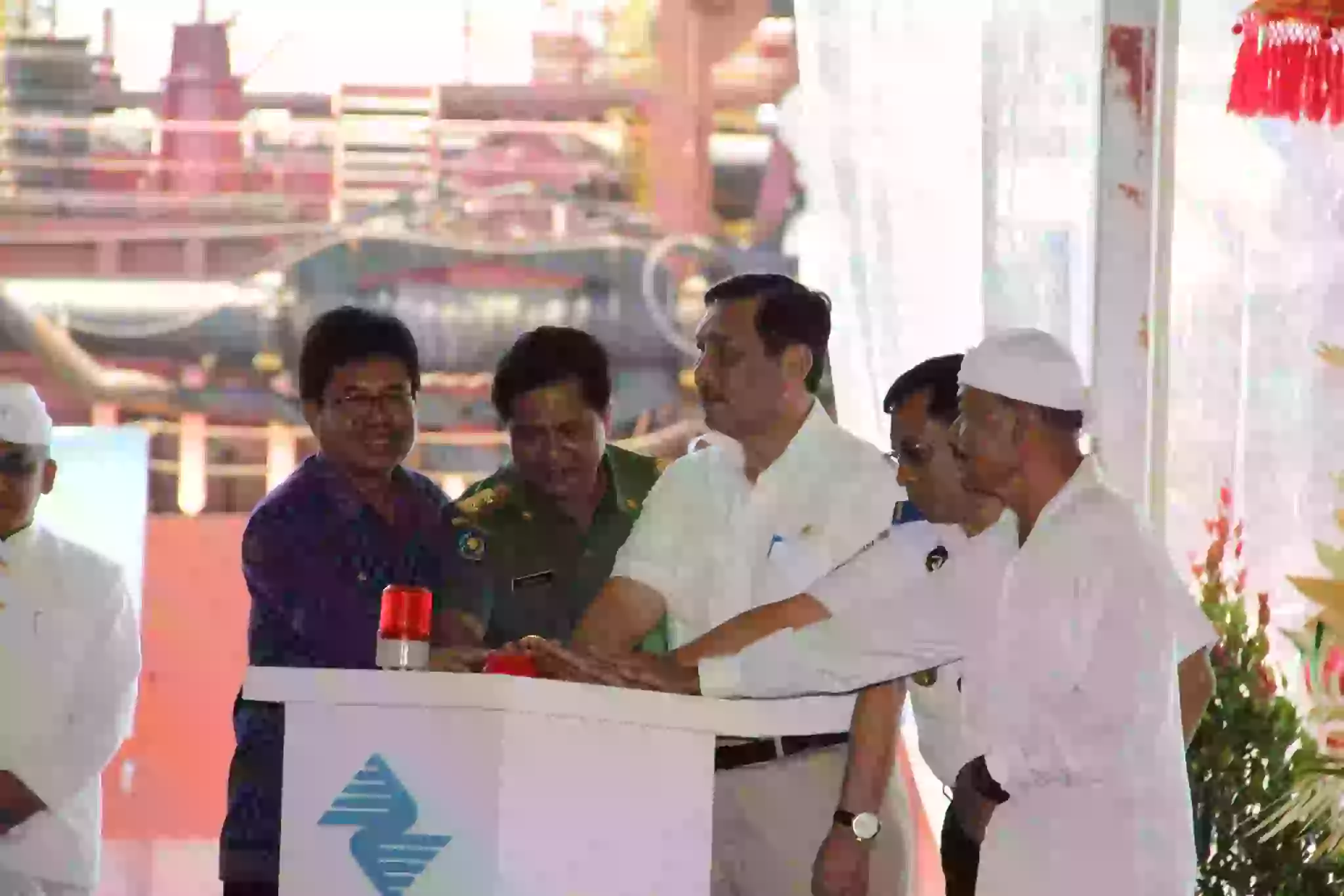 Menko Luhut: Pembangunan Pelabuhan Benoa tingkatkan ekonomi Lokal Menko Luhut: Pembangunan Pelabuhan Benoa tingkatkan ekonomi Lokal