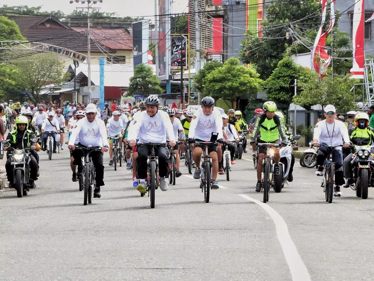 Di Kota Ambon Menko Luhut Membuka Tour De Moluccas Di Kota Ambon Menko Luhut Membuka Tour De Moluccas