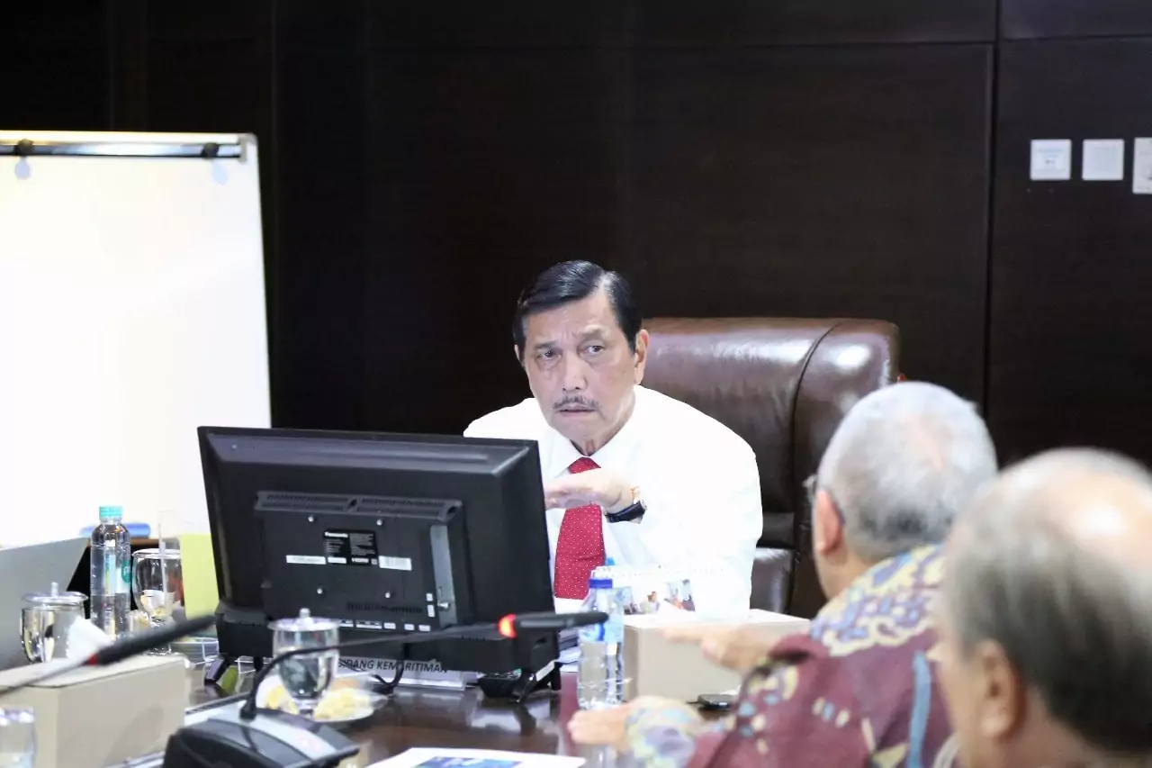 Menko Luhut Menerima Audiensi Binatek di Kantor Maritim Menko Luhut Menerima Audiensi Binatek di Kantor Maritim
