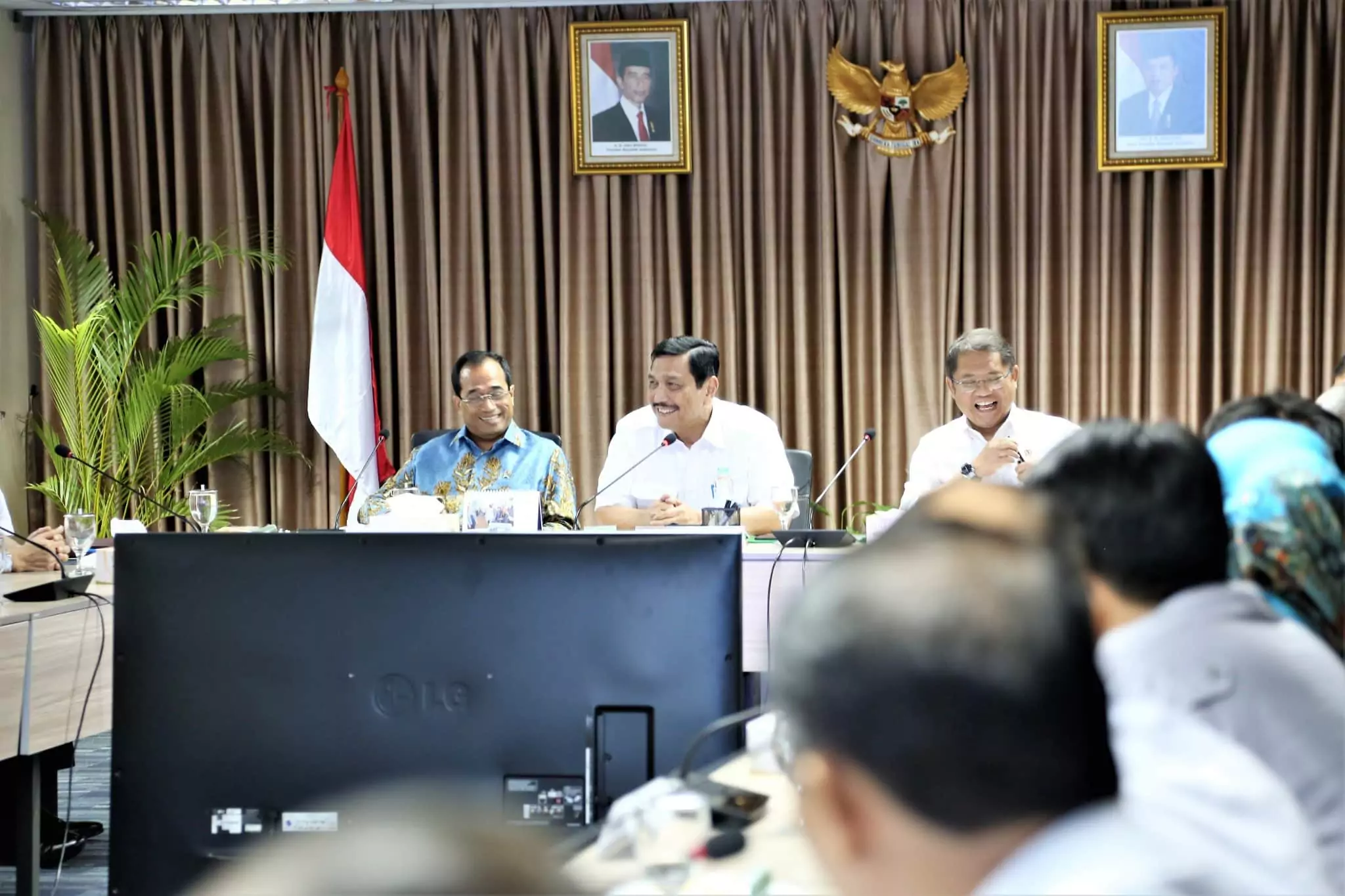 Menko Luhut Rapat Angkutan Online di Kantor Maritim Menko Luhut Rapat Angkutan Online di Kantor Maritim
