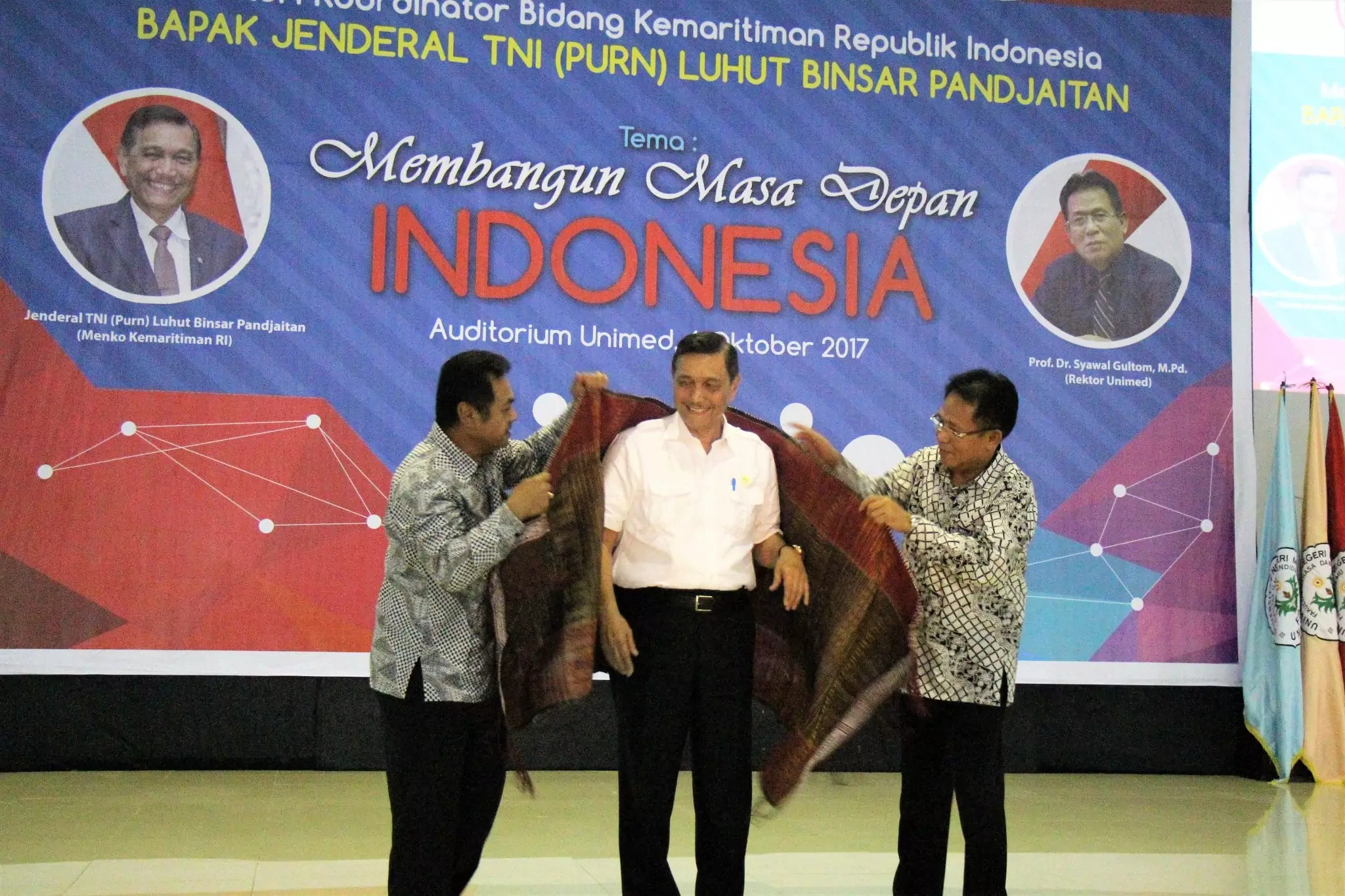 Menko Luhut Mengisi Kuliah Umum di Unimed Medan Menko Luhut Mengisi Kuliah Umum di Unimed Medan