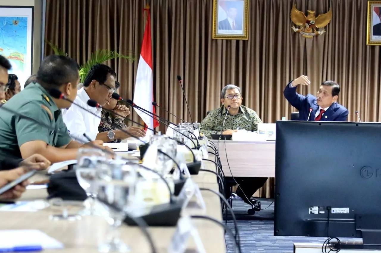 Menko Luhut Pimpin Rakor Penanganan Sungai Citarum di Kantor Maritim Menko Luhut Pimpin Rakor Penanganan Sungai Citarum di Kantor Maritim