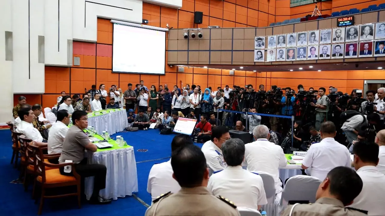 Press Conference Tentang Transportasi Online di Kemenhub, Menko Luhut memberikan Penjelasan Press Conference Tentang Transportasi Online di Kemenhub, Menko Luhut memberikan Penjelasan