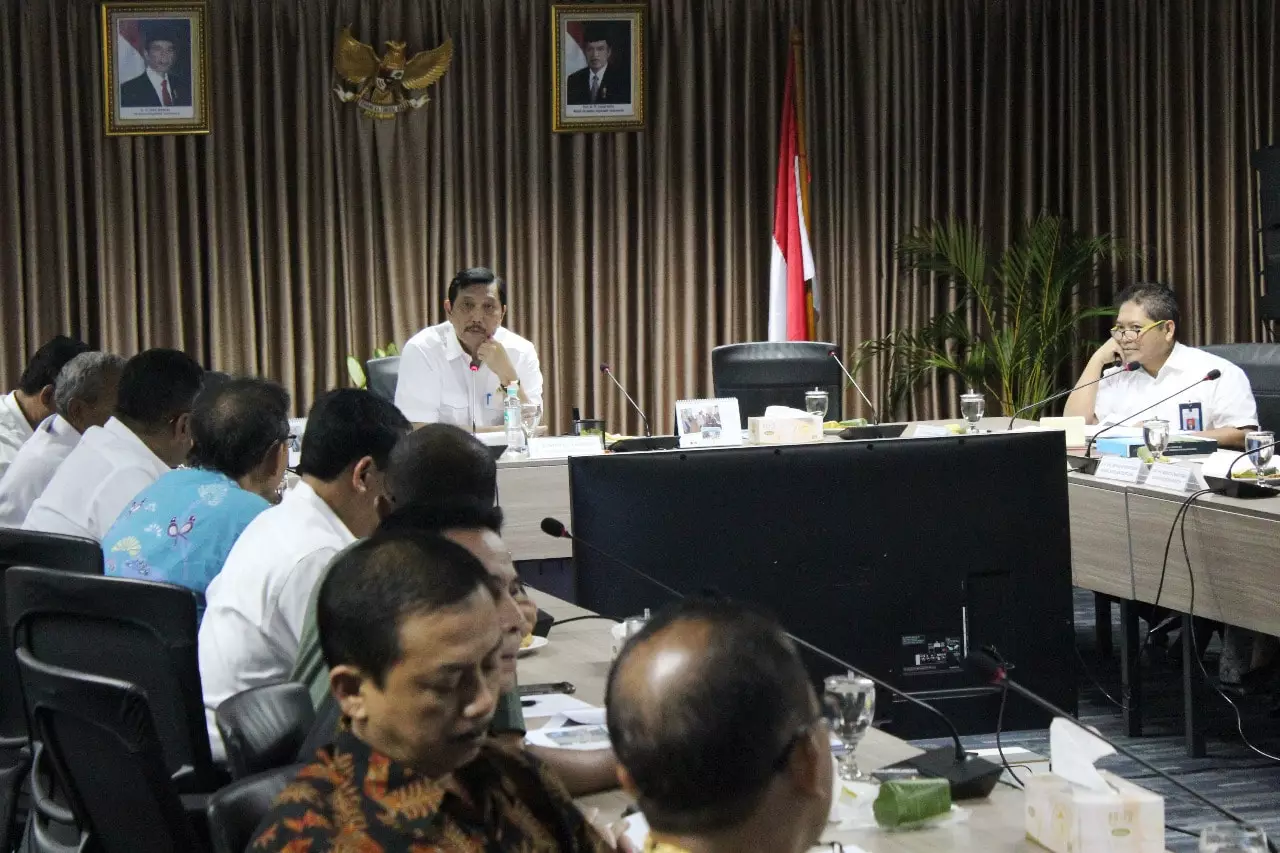 Menko Luhut B. Pandjaitan Pimpin Rakor Lanjutan Penanganan Sungai Citarum Menko Luhut B. Pandjaitan Pimpin Rakor Lanjutan Penanganan Sungai Citarum