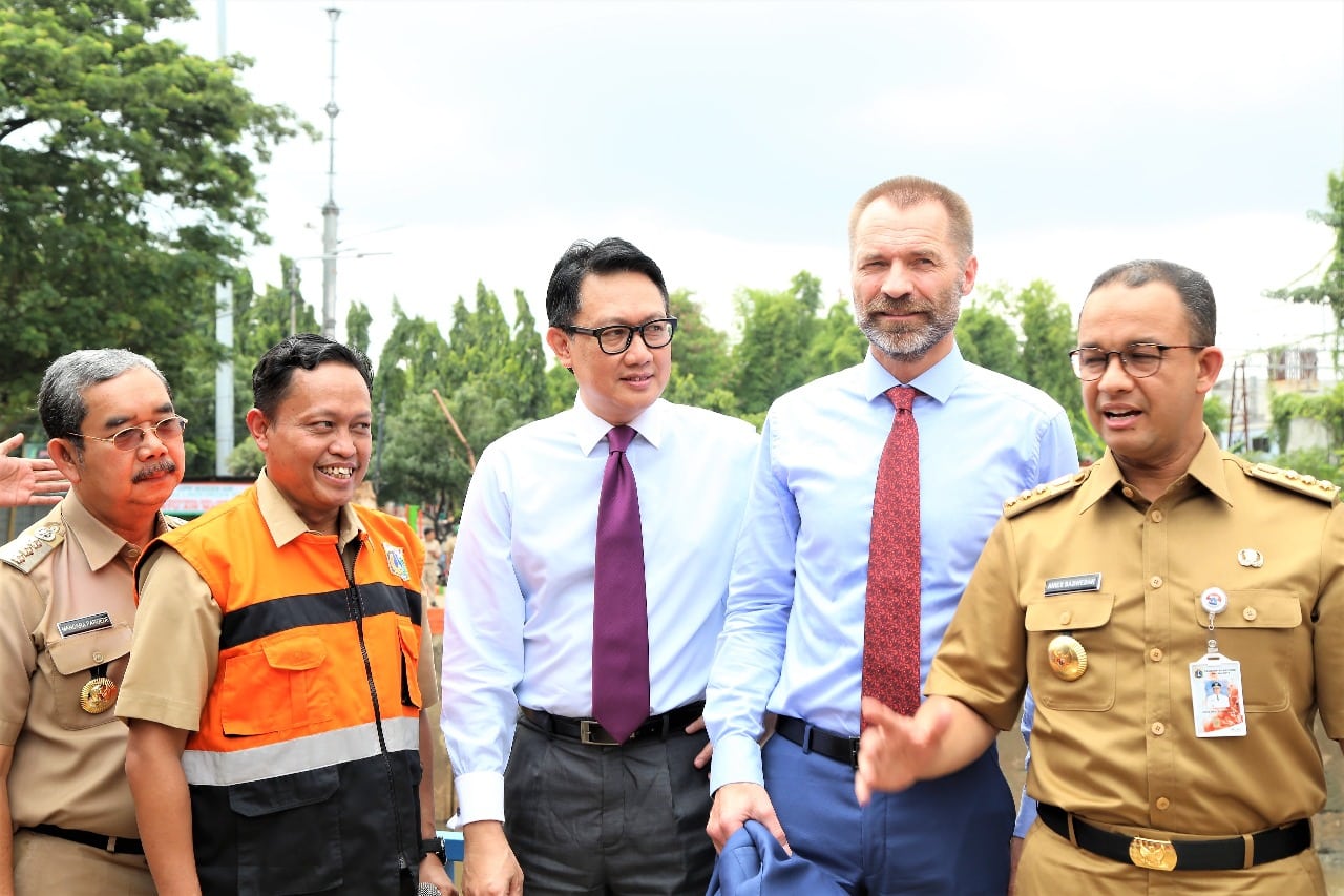 Deputi Bidang Kedaulatan Maritim Bersama World Bank dan Gubernur D.K.I. Jakarta Melakukan Kunjungan di Pintu Air Manggarai