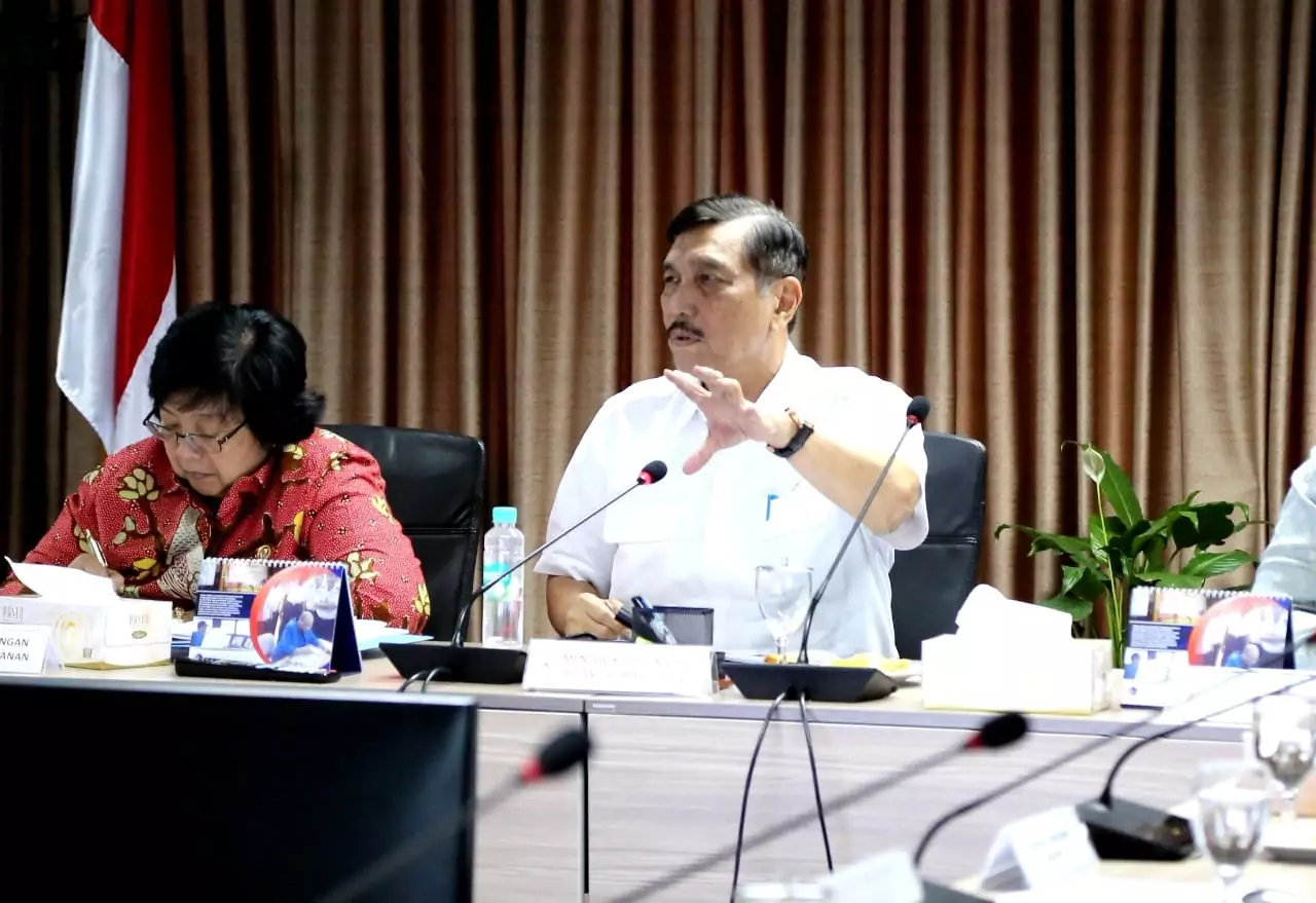 Menko Luhut Memimpin Rakor Rancangan Perpres RI tentang Rencana Aksi Nasional Pengelolaan Terpadu Taman Nasional dan Kawasan Konservasi Perairan Nasional 2018-2025 Menko Luhut Memimpin Rakor Rancangan Perpres RI tentang Rencana Aksi Nasional Pengelolaan Terpadu Taman Nasional dan Kawasan Konservasi Perairan Nasional 2018-2025