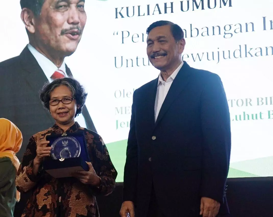 Menko Luhut Berikan Kuliah Umum Di Universitas Pembangunan Nasional Yogyakarta Menko Luhut Berikan Kuliah Umum Di Universitas Pembangunan Nasional Yogyakarta