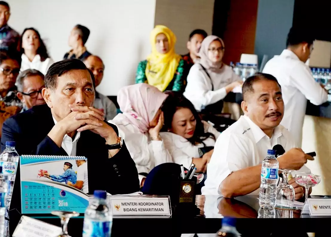 Menko Luhut Pimpin Rakor Bersama Dewan Pengarah Badan Otoritas Pariwisata Borobudur (BOB) Menko Luhut Pimpin Rakor Bersama Dewan Pengarah Badan Otoritas Pariwisata Borobudur (BOB)