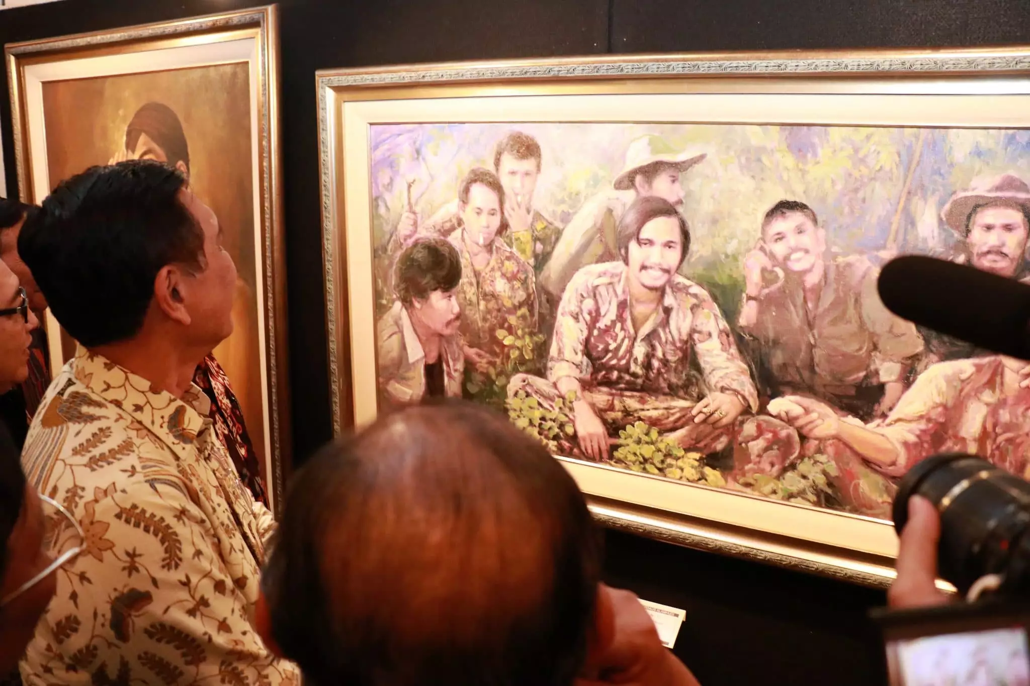 Menko Luhut Menghadiri Sekaligus Membuka Malam Pagelaran Seni Lukis Firdaus Alamhudi "Pesona Indonesia" Menko Luhut Menghadiri Sekaligus Membuka Malam Pagelaran Seni Lukis Firdaus Alamhudi "Pesona Indonesia"