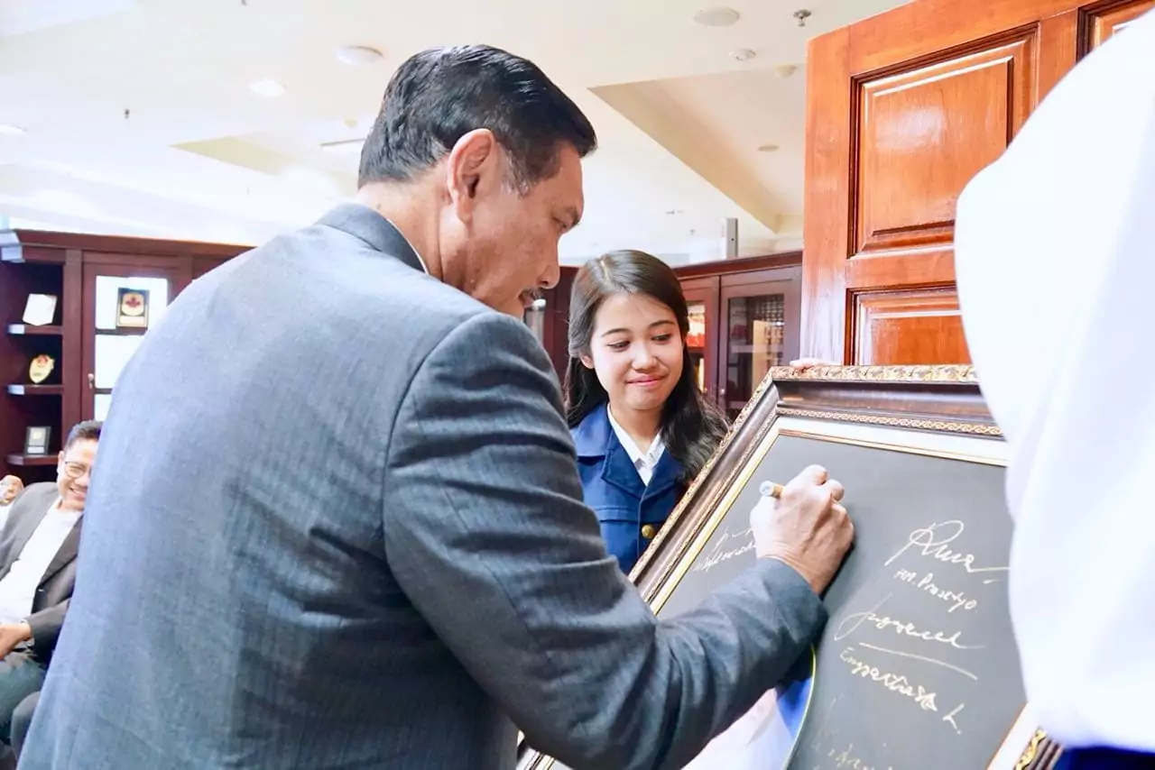 Menko Luhut Hadiri Acara Penganugerahan Gelar Doktor Honoris Causa atas nama Dato Sri Prof Tahir Di Universitas Airlangga Surabaya Menko Luhut Hadiri Acara Penganugerahan Gelar Doktor Honoris Causa atas nama Dato Sri Prof Tahir Di Universitas Airlangga Surabaya