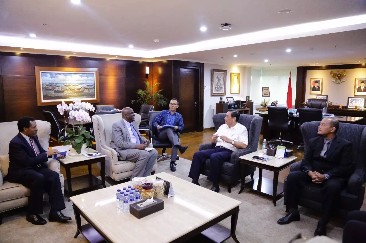 Menko Luhut meeting bersama Dubes Eutophia Menko Luhut meeting bersama Dubes Eutophia