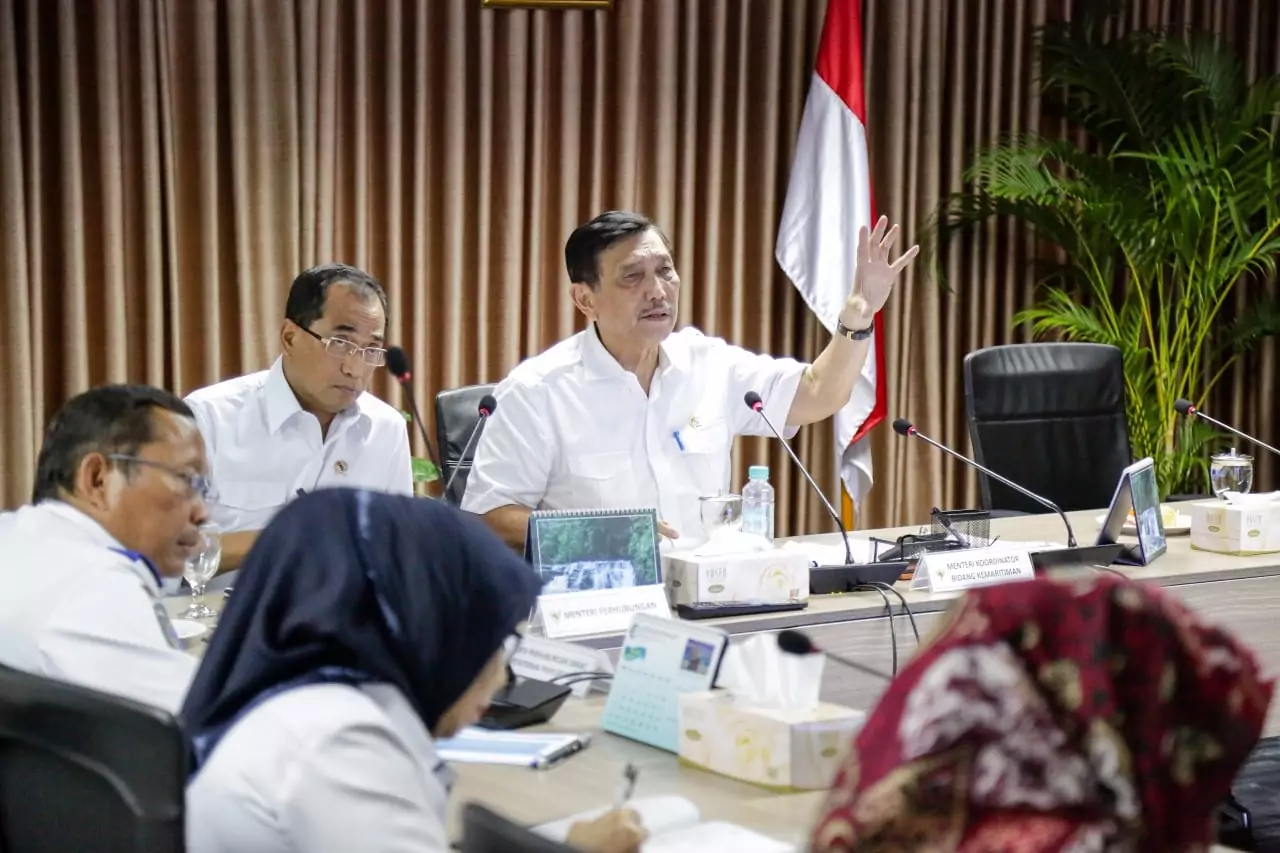 Kemenko Maritim Undang Seluruh Stake Holder Bahas Aturan Taksi Online Kemenko Maritim Undang Seluruh Stake Holder Bahas Aturan Taksi Online