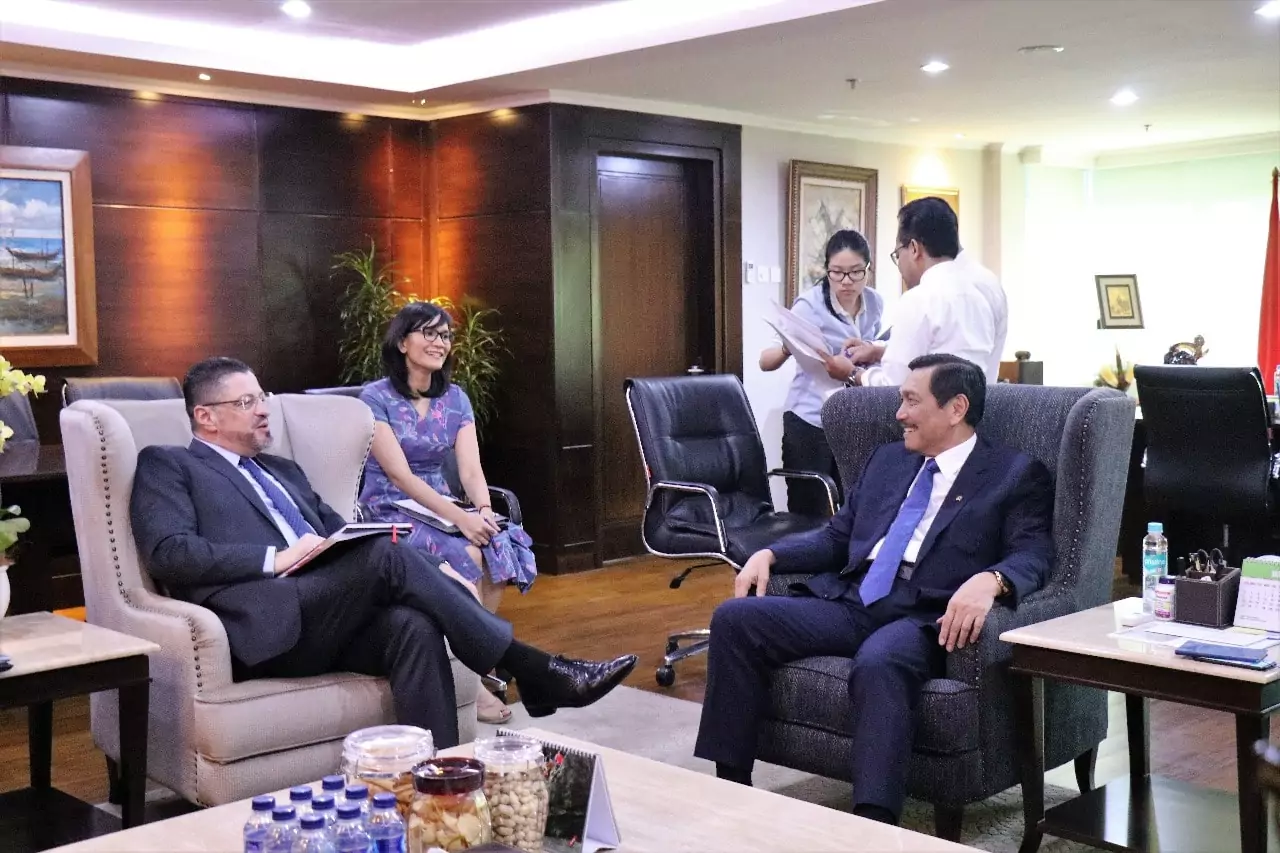 Menko Maritim Luhut Meeting Bersama Pak Suahasil, Pak Andien, dan Rodrigo Menko Maritim Luhut Meeting Bersama Pak Suahasil, Pak Andien, dan Rodrigo