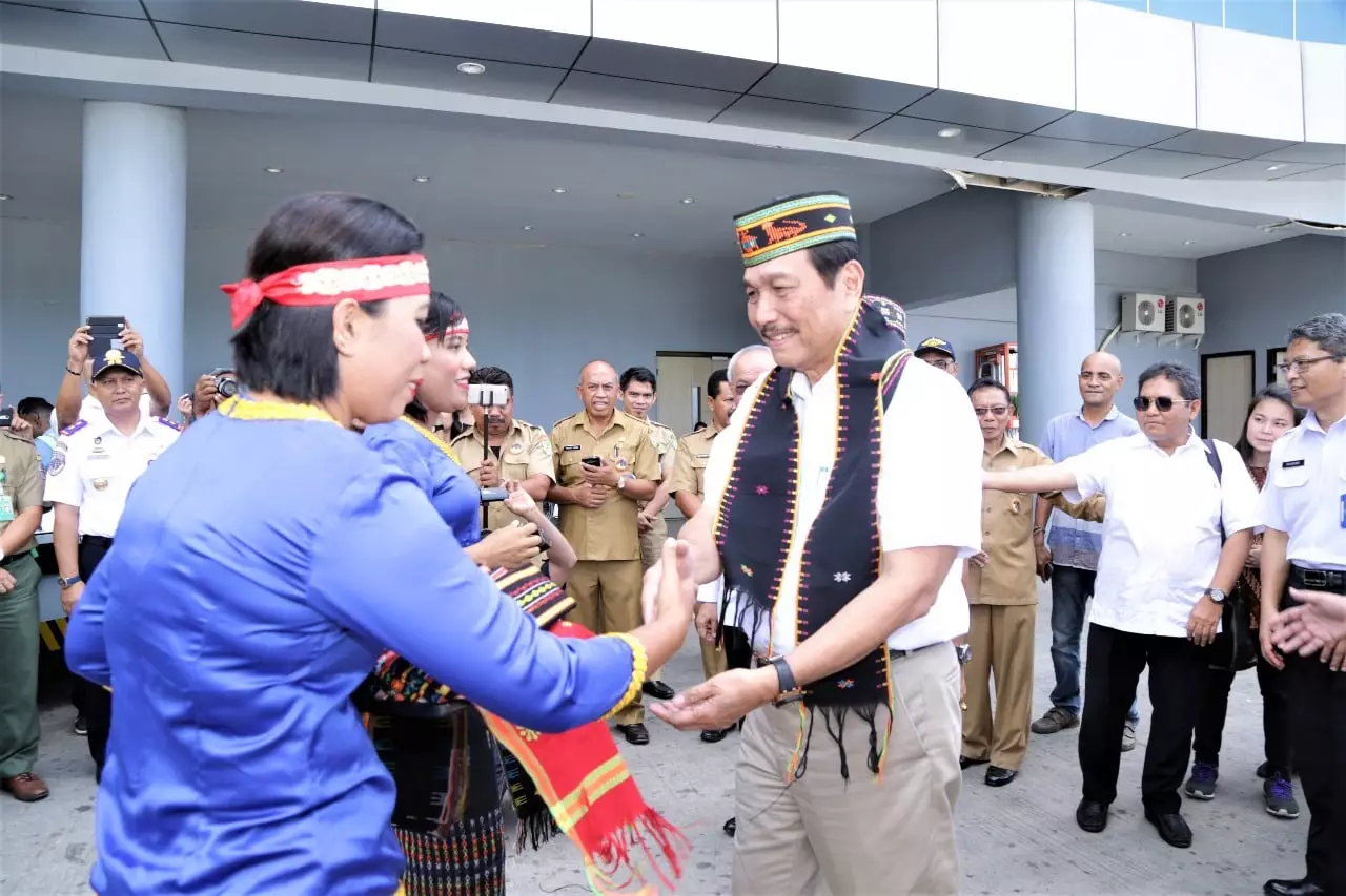 Menko Luhut Lakukan Peninjauan Bandara Komodo Labuan Bajo Menko Luhut Lakukan Peninjauan Bandara Komodo Labuan Bajo