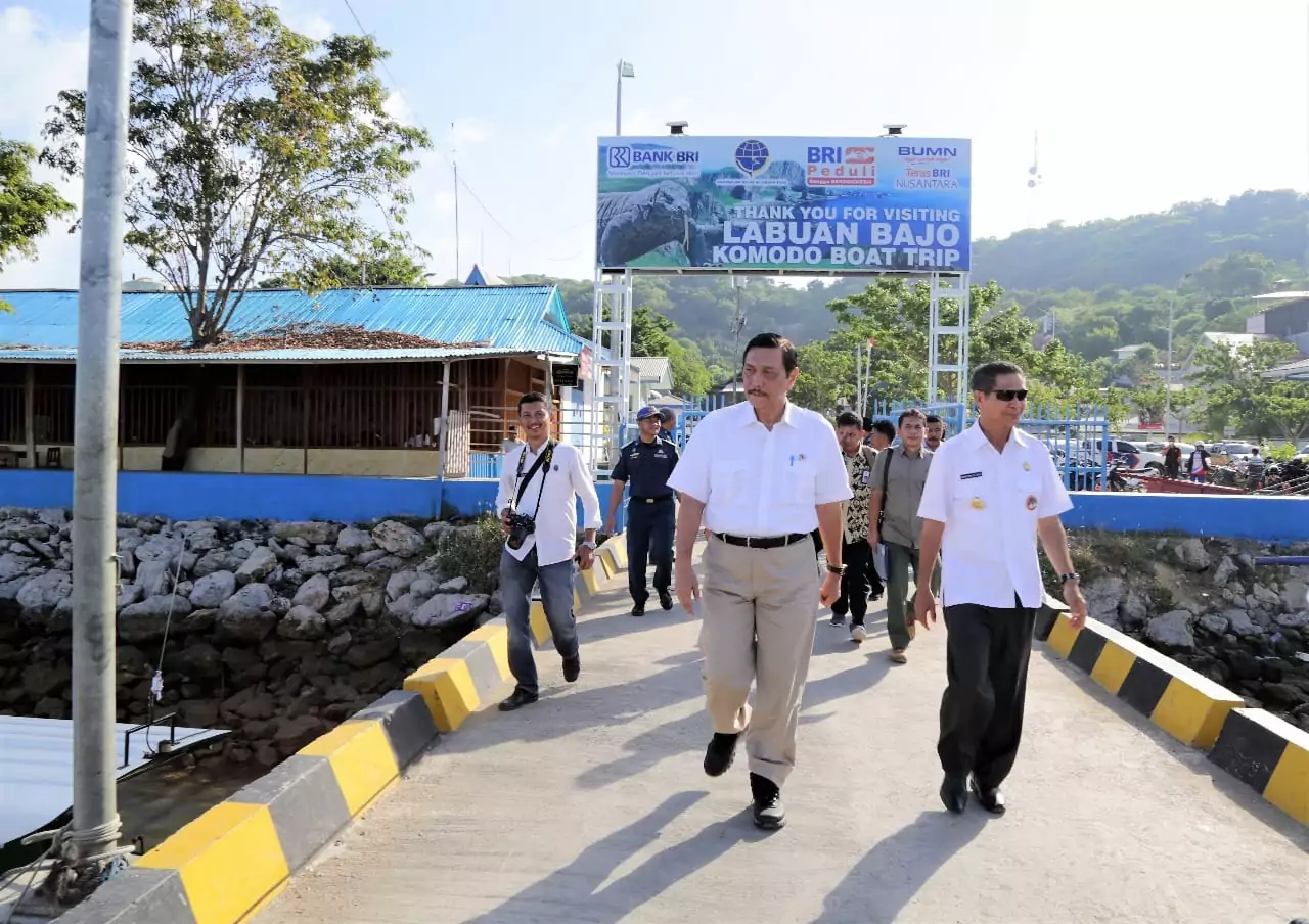Menko Luhut melakukan kunjungan ke Pulau Messah, Labuan Bajo Menko Luhut melakukan kunjungan ke Pulau Messah, Labuan Bajo