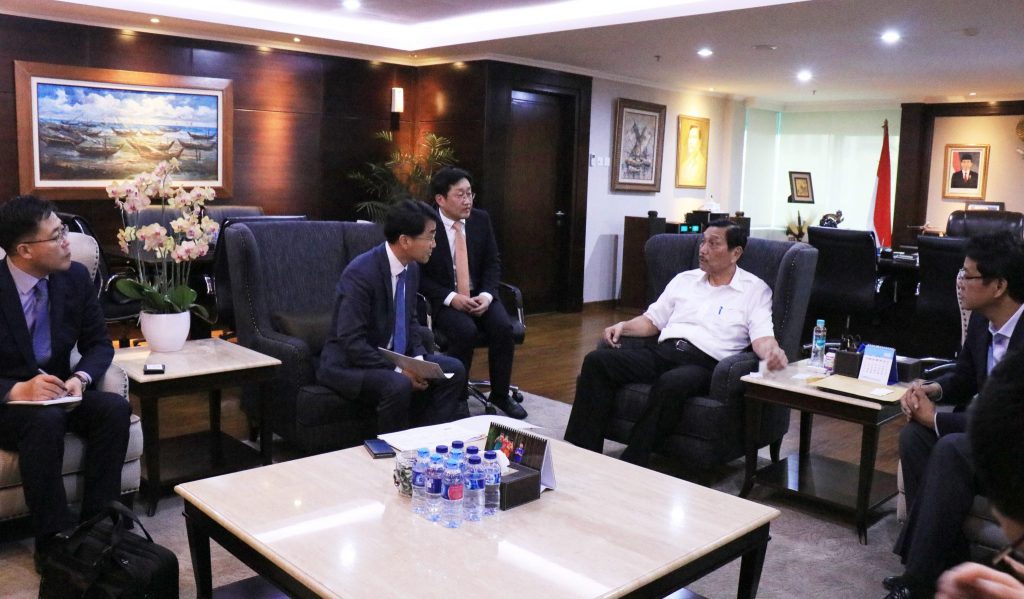 Menko-Maritim-Luhut-Meeting-Bersama-Mr.Kim_DongWook__1_