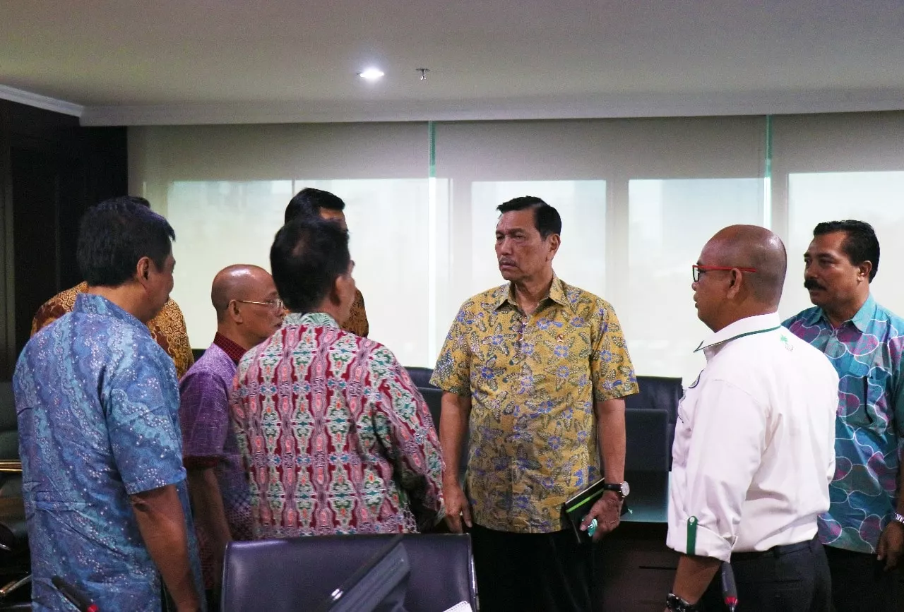 Bersama Ketua Harian Apkasindo, Amin Nugroho Menko Luhut Bahas Soal Sawit Bersama Ketua Harian Apkasindo, Amin Nugroho Menko Luhut Bahas Soal Sawit