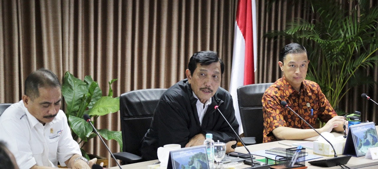 Menko Luhut Pimpin Rapat Pembahasan Usulan Penghapusan PPN Barang Mewah untuk Kapal Yacht Asing Menko Luhut Pimpin Rapat Pembahasan Usulan Penghapusan PPN Barang Mewah untuk Kapal Yacht Asing
