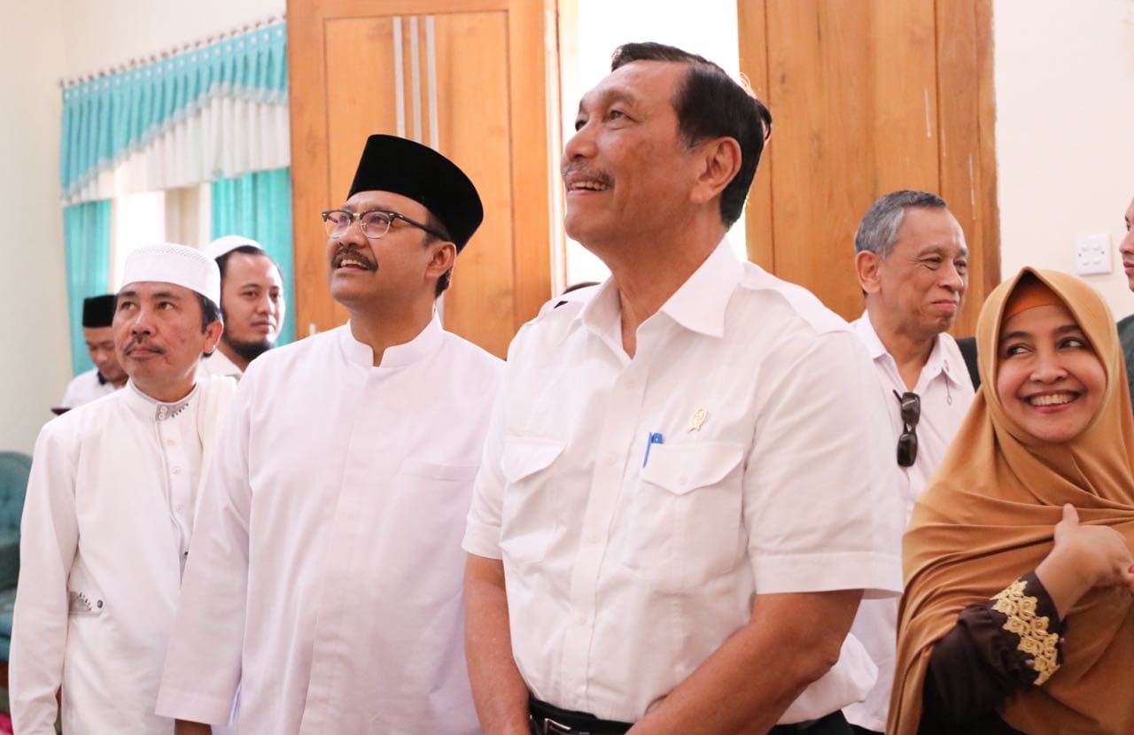 Kunjungan Menko Luhut ke Pondok Pesantren Salafitah Syafiyah Sukorejo