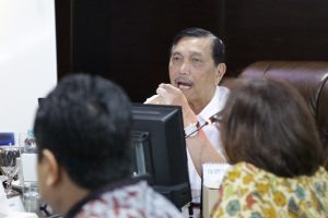 Menko Luhut Pimpin Rapat Bersama Direktur Utama Angkasa Pura II