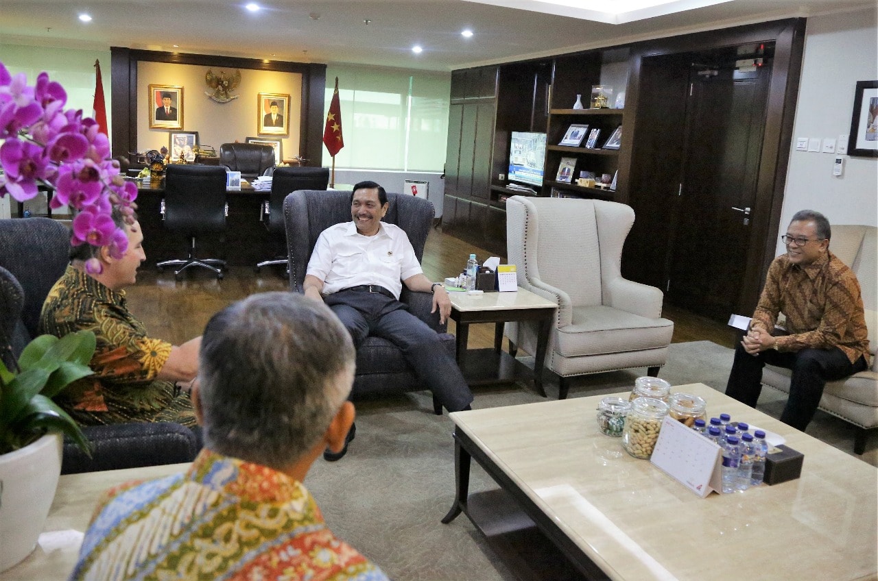 Menko Luhut Meeting Bersama Mr. Chuck Taylor (Managing Director Chevron) di Kantor Maritim Menko Luhut Meeting Bersama Mr. Chuck Taylor (Managing Director Chevron) di Kantor Maritim